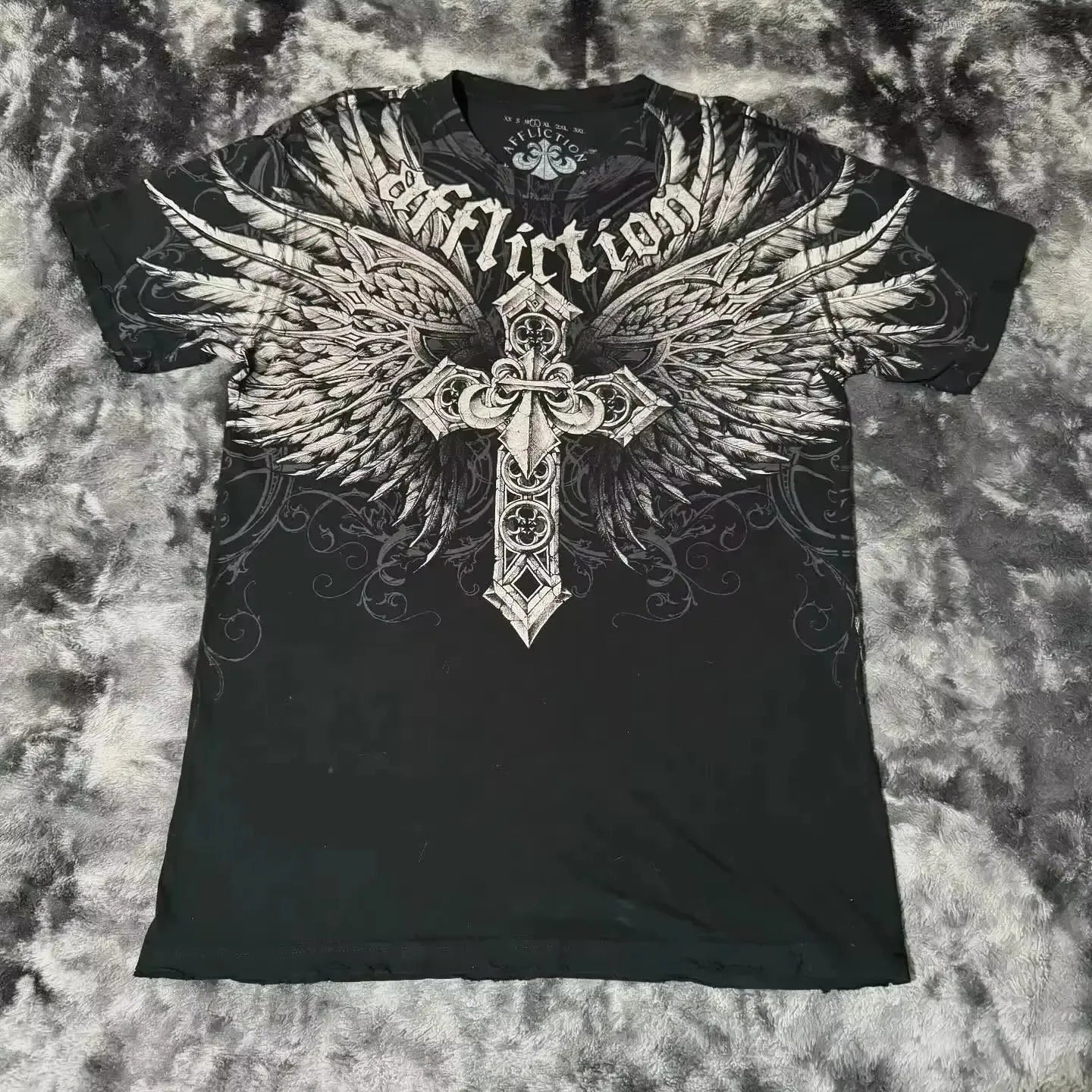 Affliction Gothic Script & Wing Print Tee, Exquisite Streetwear Graphic T - Shirt for Trendsetters