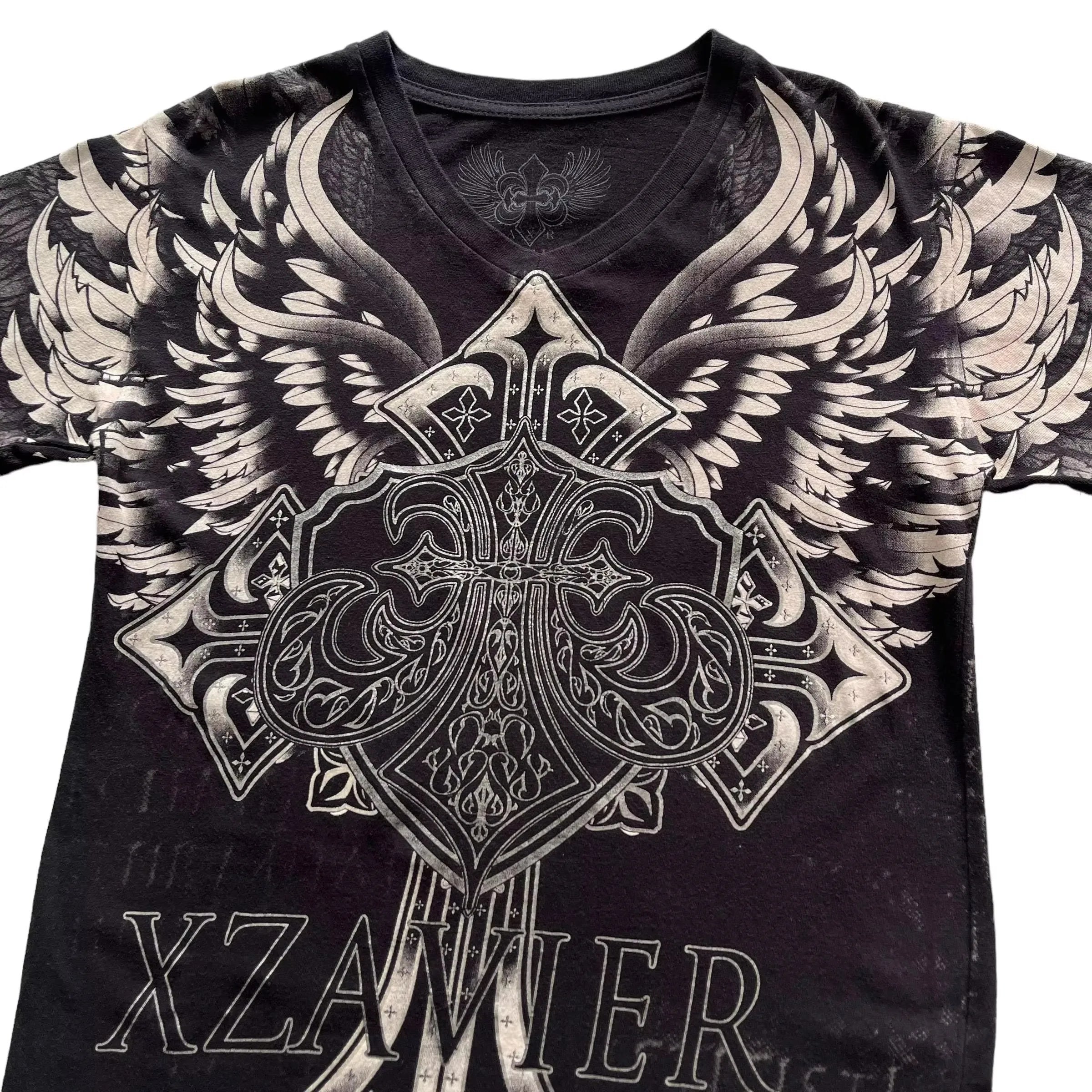 Affliction Gothic Script & Wing Print Tee, Exquisite Streetwear Graphic T - Shirt for Trendsetters