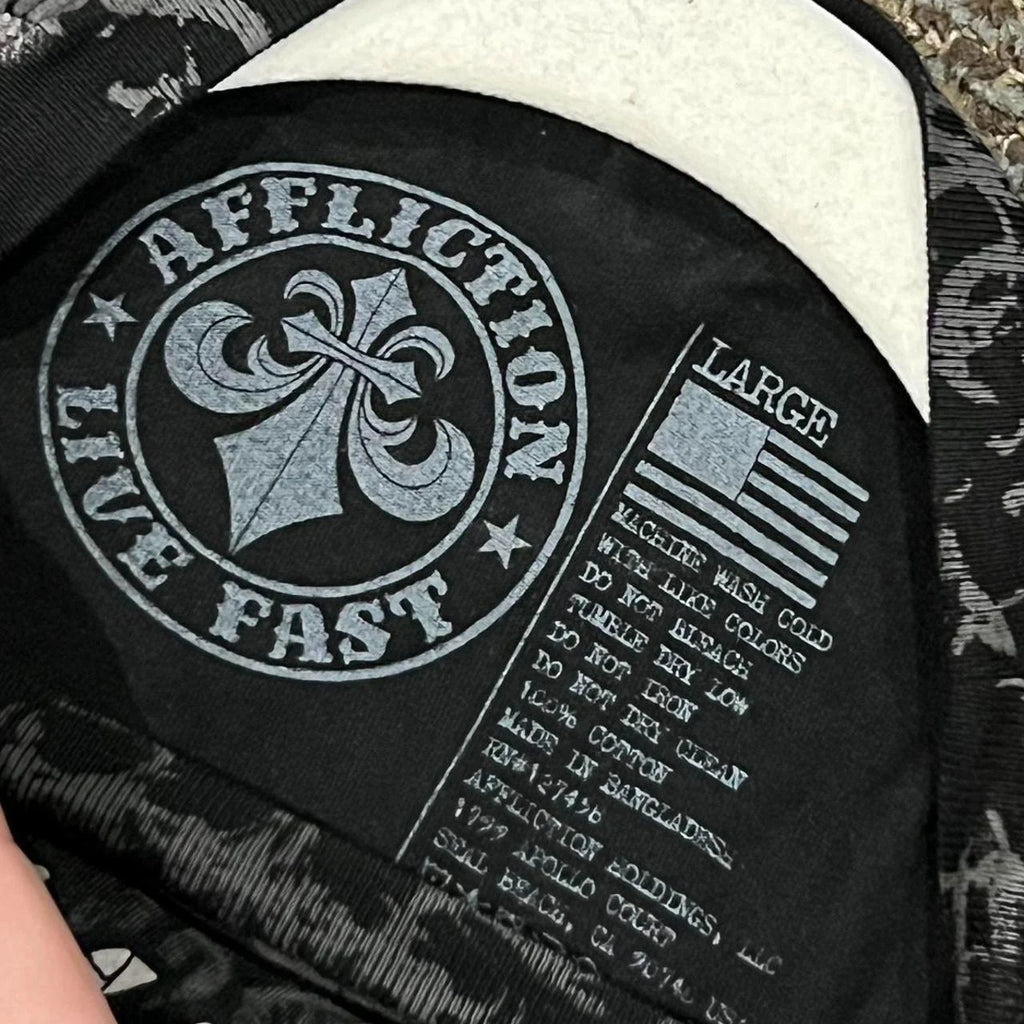 Affliction Gothic Script & Wing Print Tee, Exquisite Streetwear Graphic T - Shirt for Trendsetters