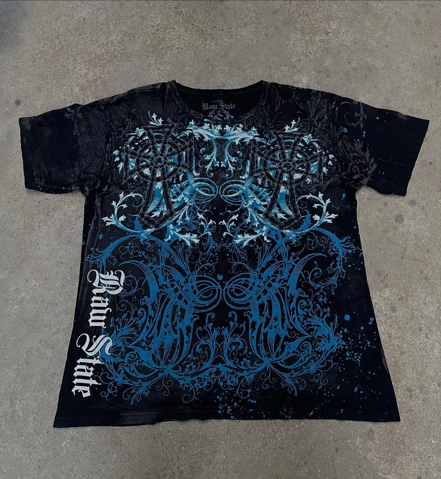 Affliction Gothic Script & Wing Print Tee, Exquisite Streetwear Graphic T - Shirt for Trendsetters