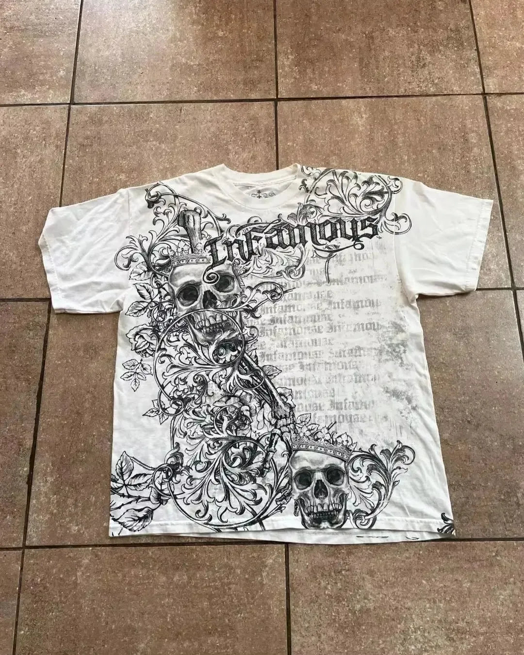Affliction Gothic Script & Wing Print Tee, Exquisite Streetwear Graphic T - Shirt for Trendsetters