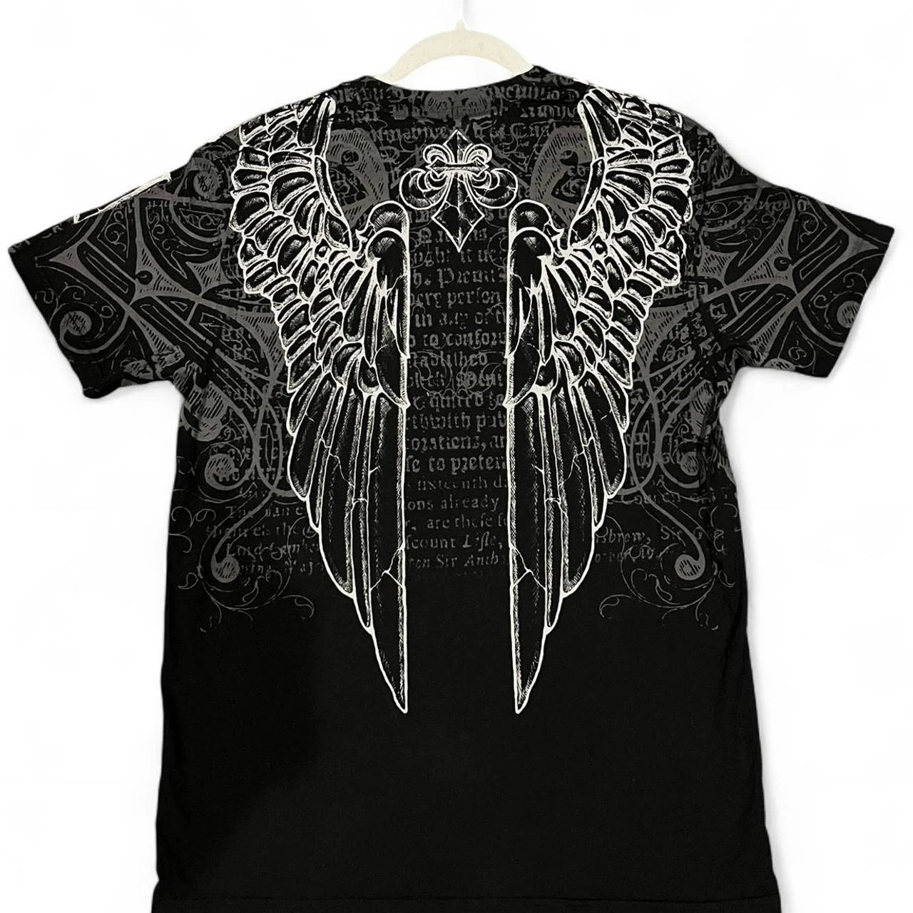 Affliction Gothic Script & Wing Print Tee, Exquisite Streetwear Graphic T - Shirt for Trendsetters