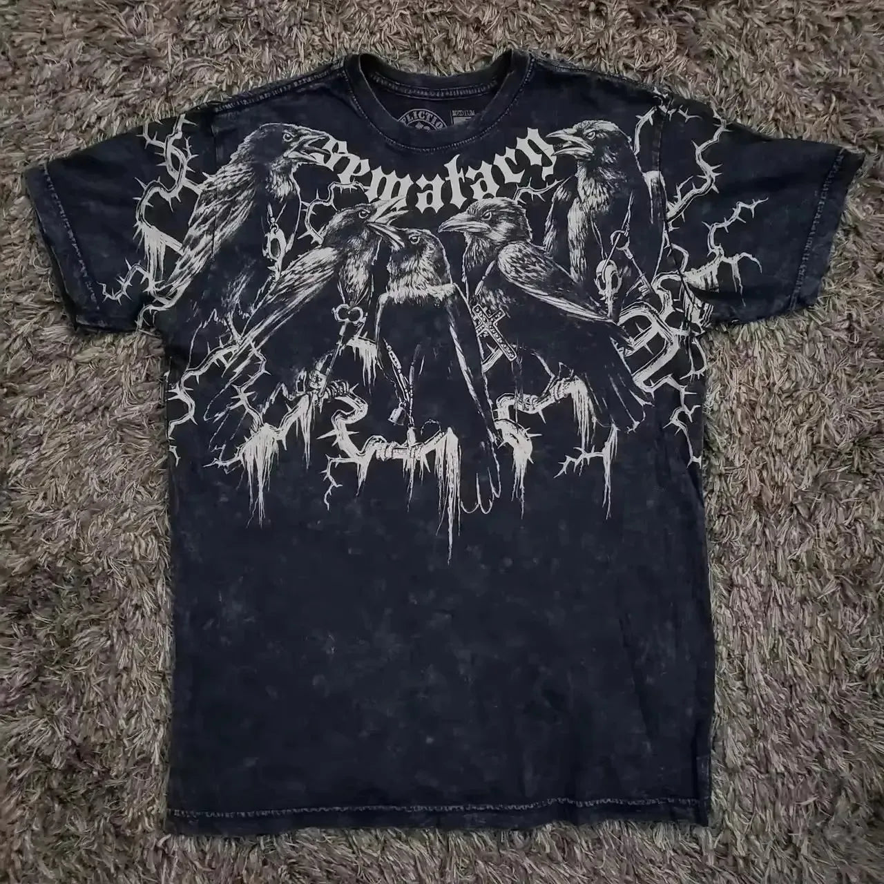 Affliction Gothic Script & Wing Print Tee, Exquisite Streetwear Graphic T - Shirt for Trendsetters